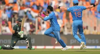 পাকিস্তানকে স্রেফ উড়িয়ে দিয়ে শীর্ষে ভারত