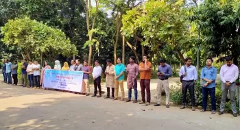 বিএনপি-জামায়াতের অগ্নিসন্ত্রাসের বিরুদ্ধে বেরোবি নীলদলের মানববন্ধন